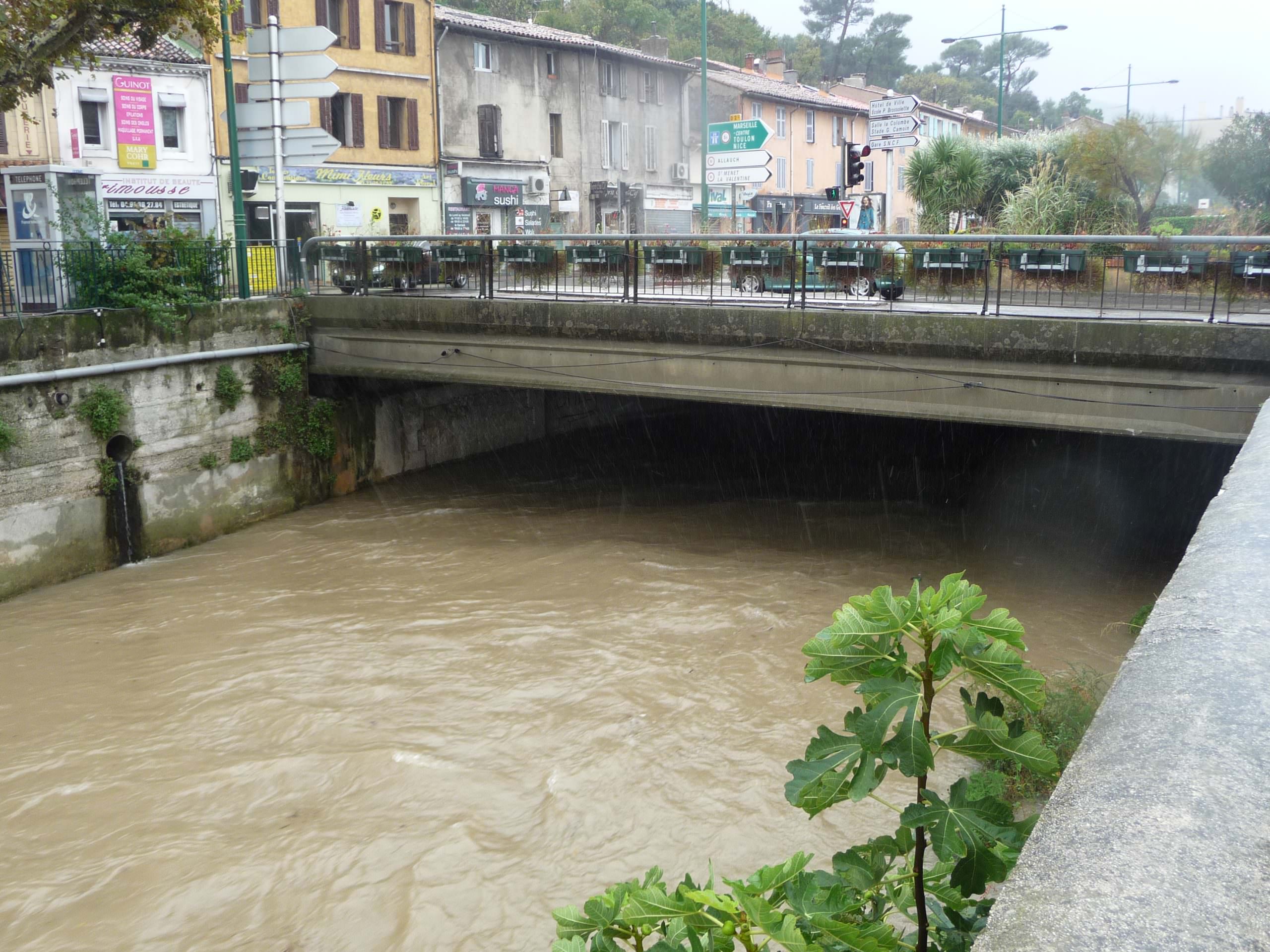 Huveaune La Penne Sur Huveaune 09 11 2011 Crue SMBVH